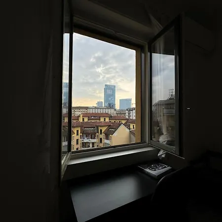 דירה Trilocale Con Due Balconi A Isola Porta Nuova *