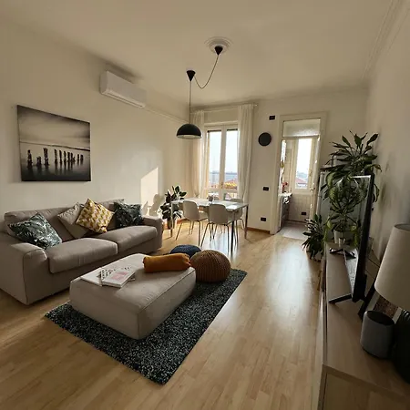 דירה Trilocale Con Due Balconi A Isola Porta Nuova