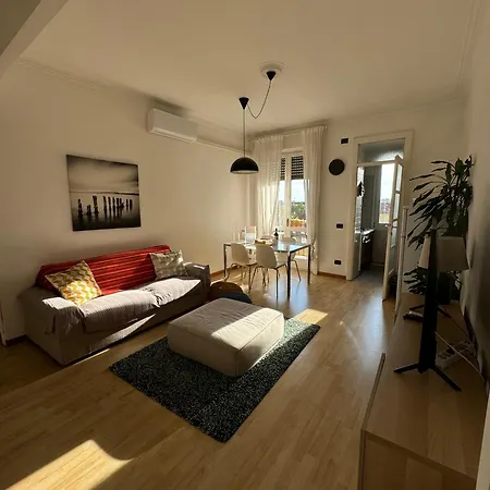 דירה Trilocale Con Due Balconi A Isola Porta Nuova *